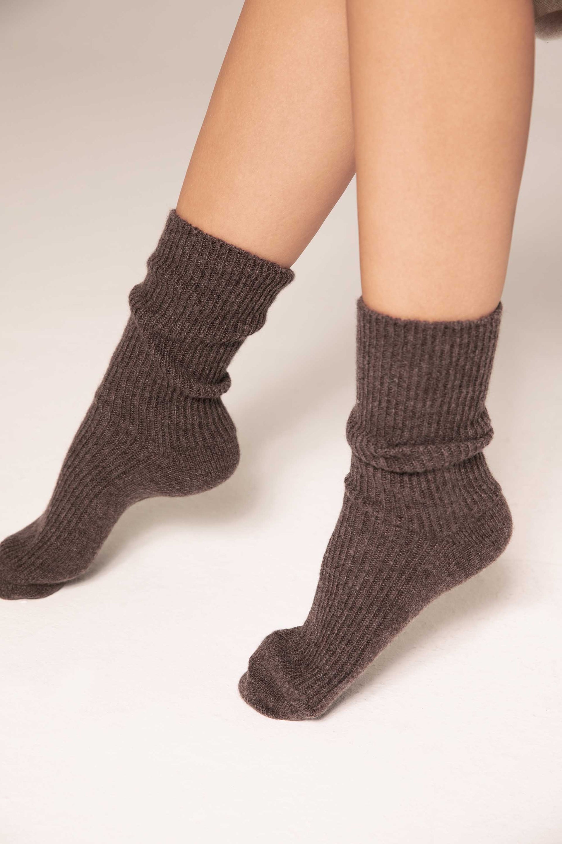 Cashmere Bed Socks in Acorn