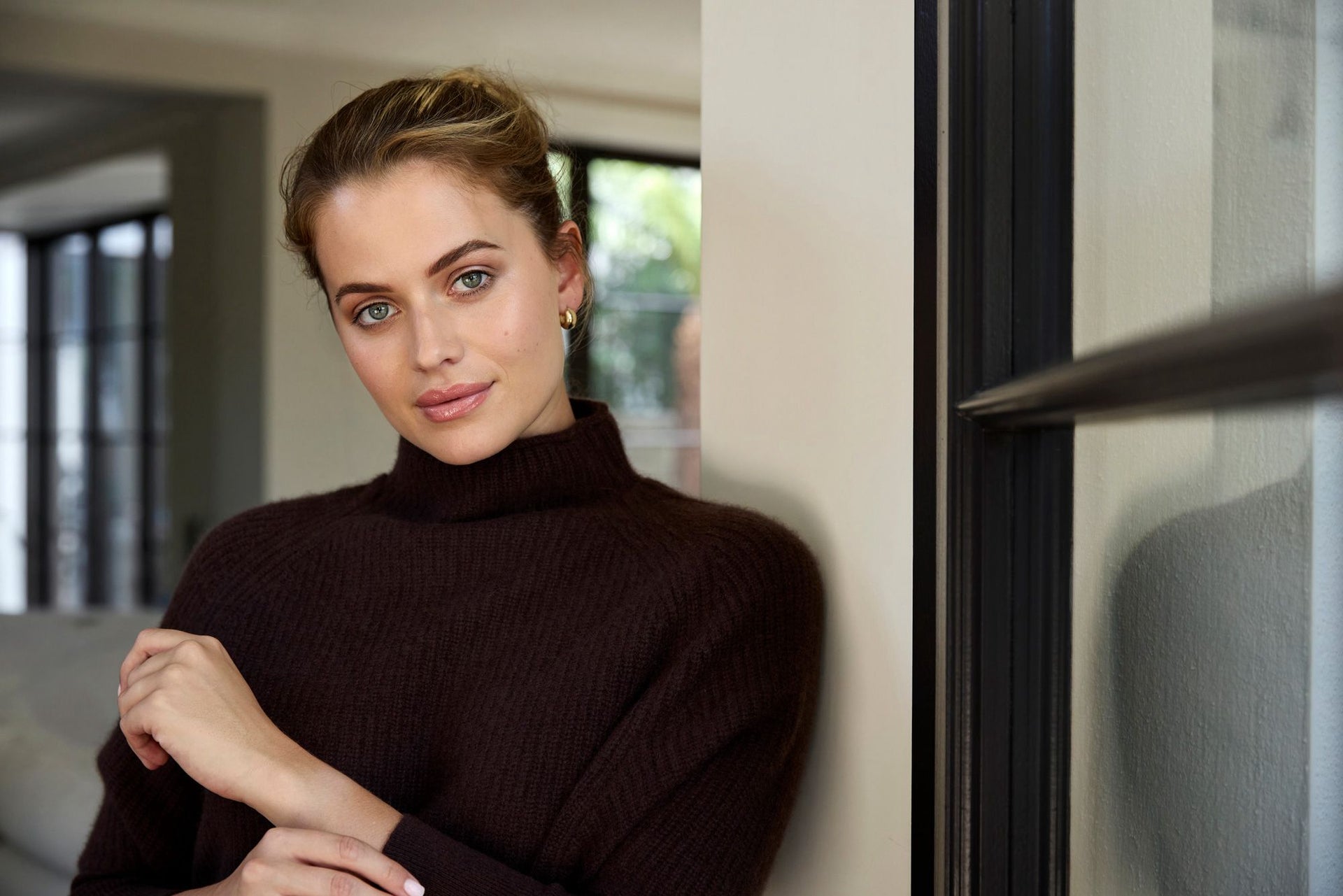 The Cashmere Slouchy Rib Turtleneck in Tree Bark