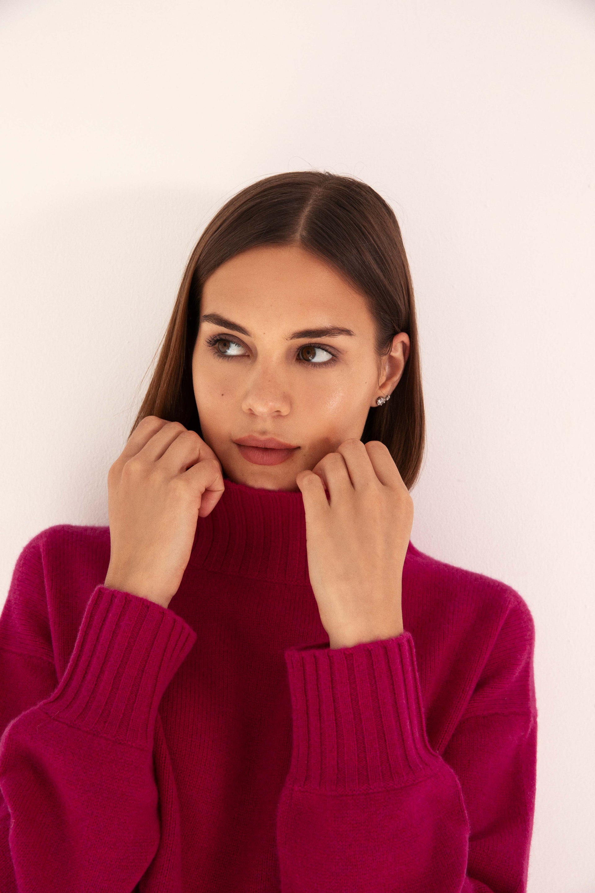 The Cashmere Easy Rollneck in Boysenberry