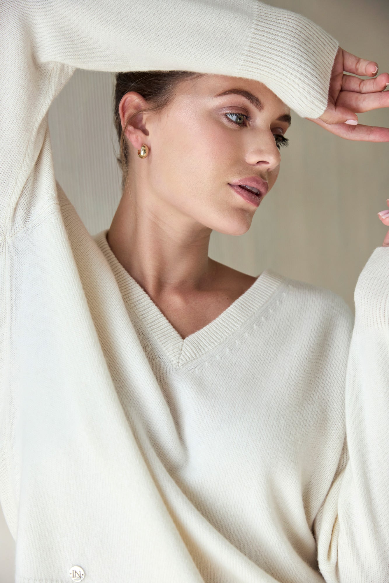 The Elevated Cashmere V Neck Sweater in Snow Peak