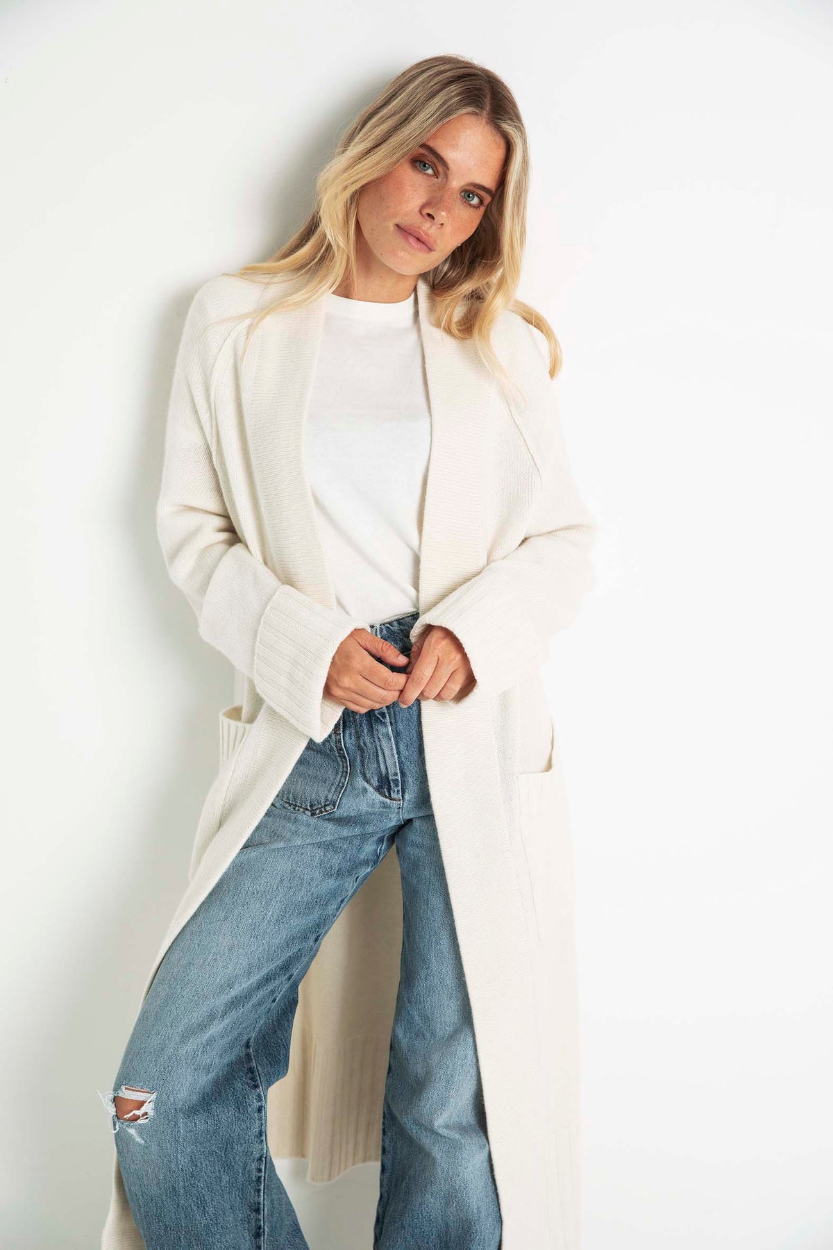 The Cashmere Longline Cardigan in Snow Peak