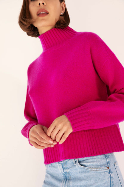 The Cashmere Easy Rollneck in Boysenberry
