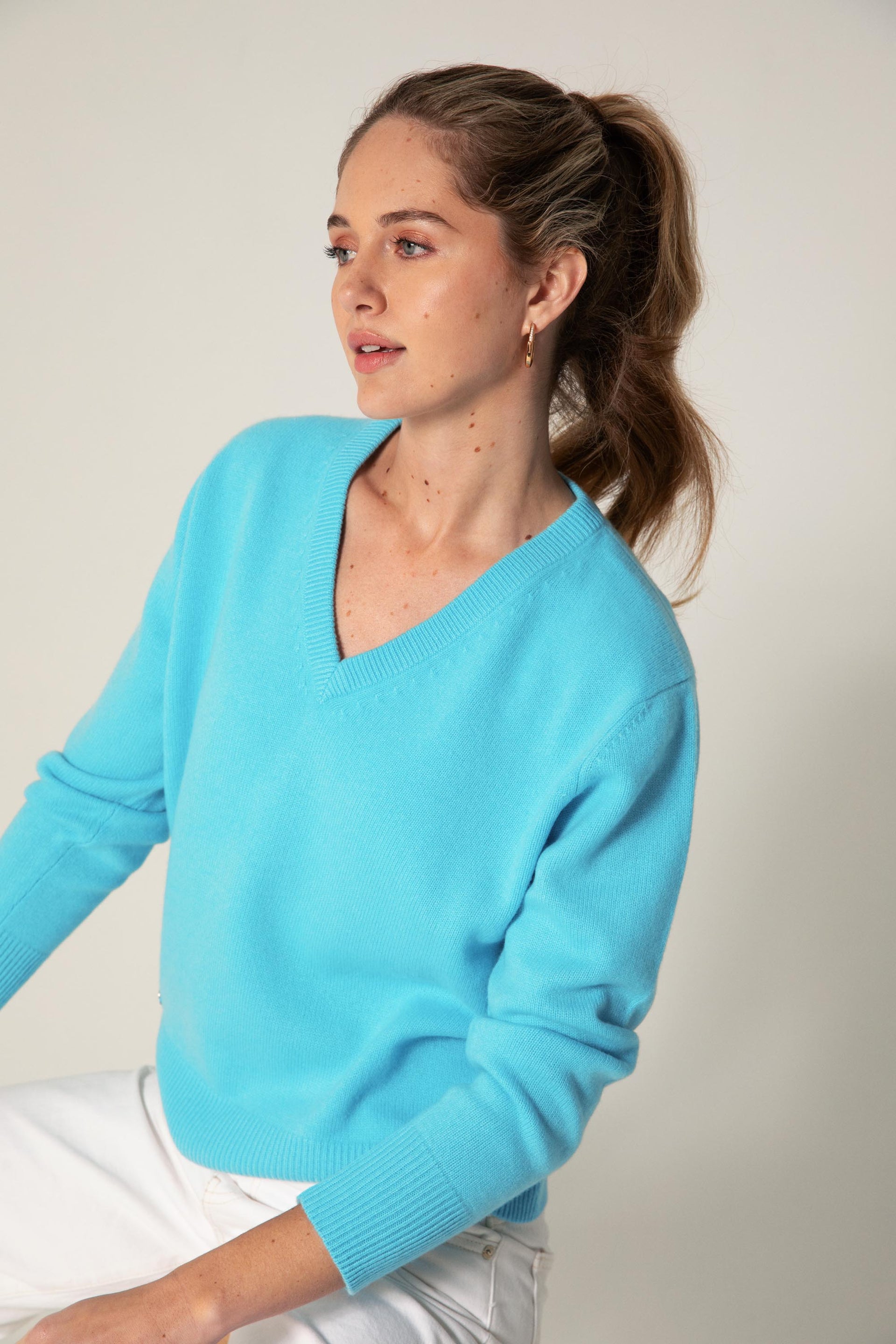 The Elevated Cashmere V Neck in Bambino