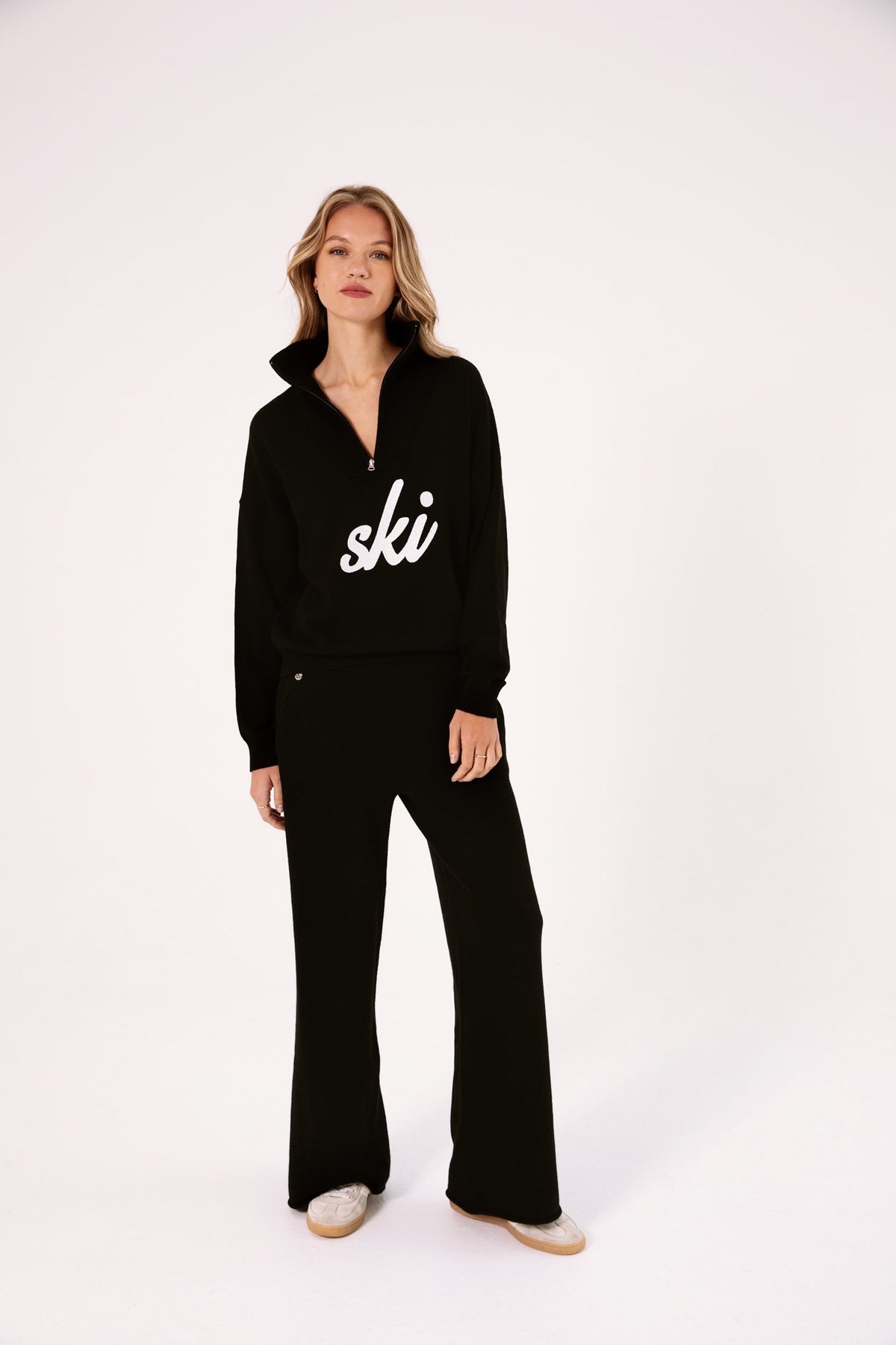 The SKI Half Zip in Black
