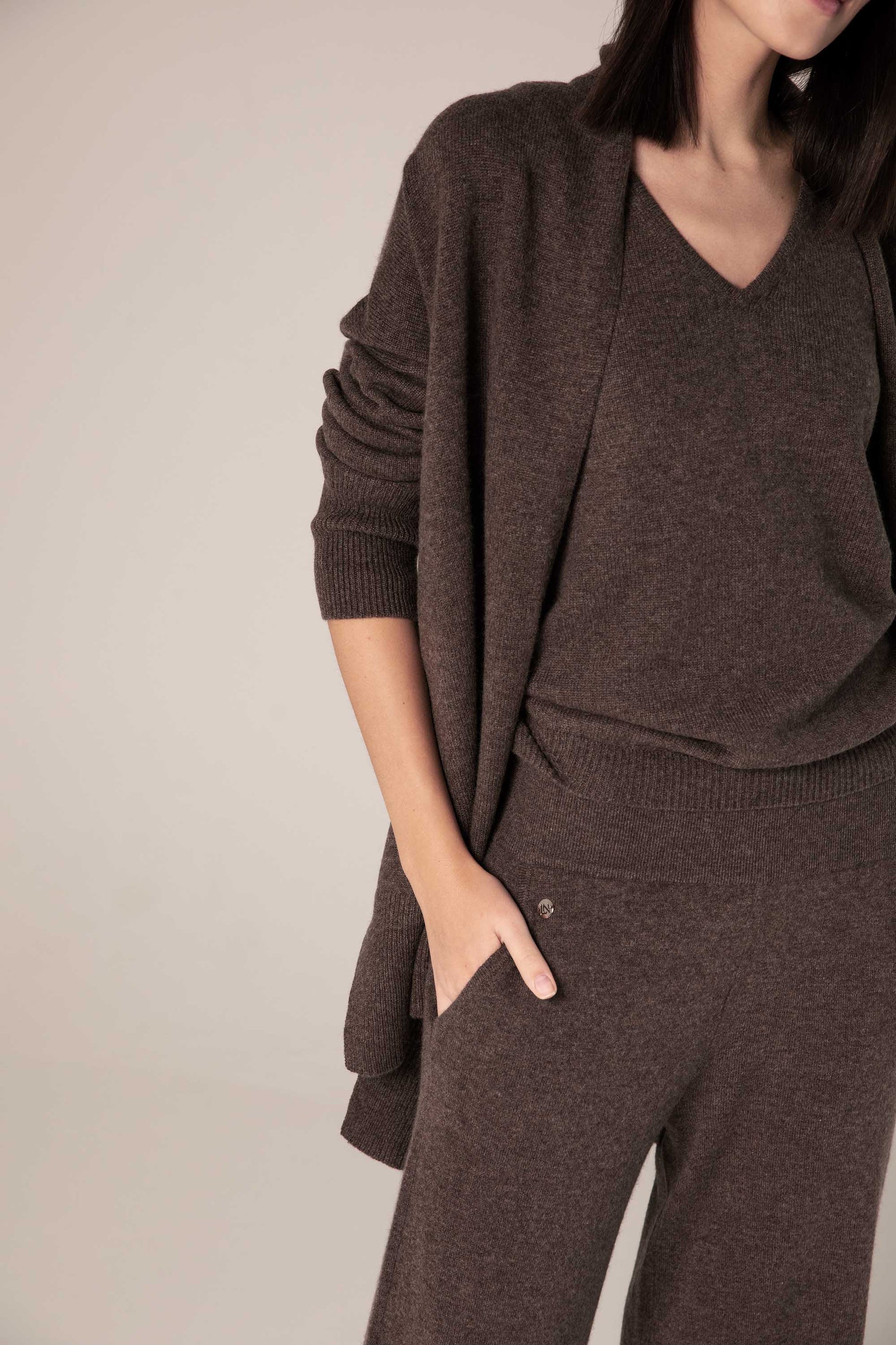 The Cashmere Oversized Cardigan in Acorn