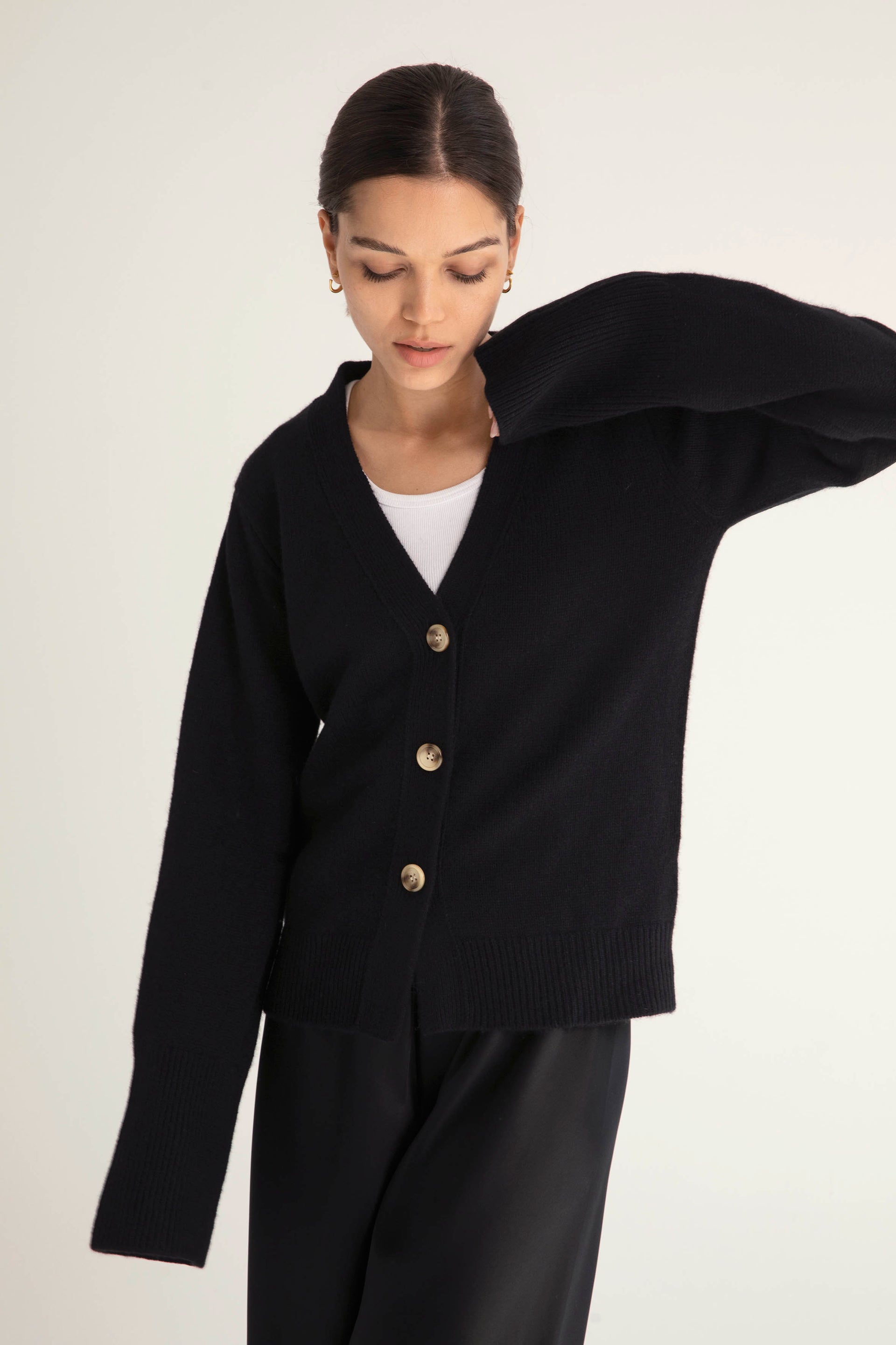 The Relaxed Cashmere Cardigan in Black