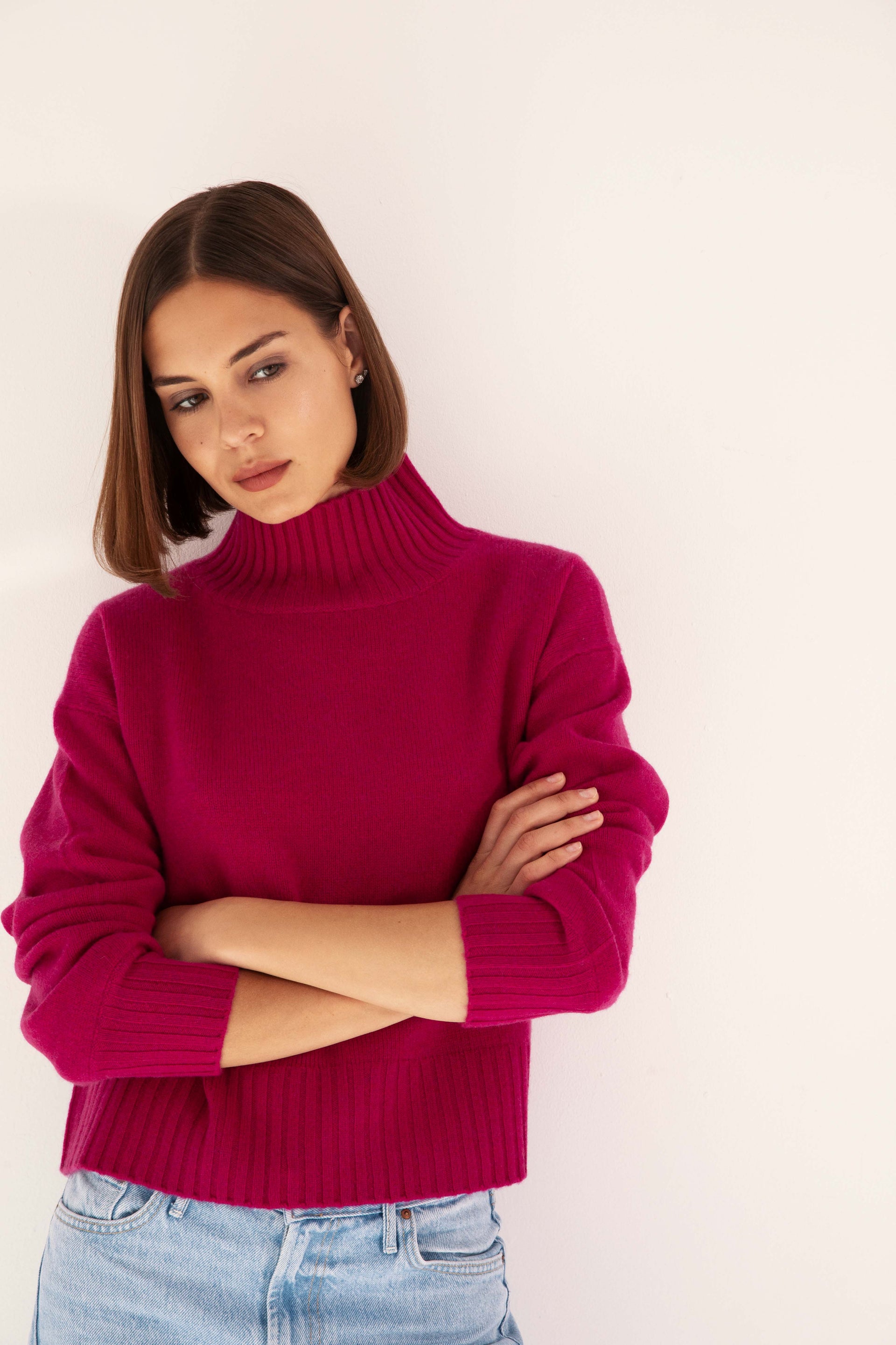 The Cashmere Easy Rollneck in Boysenberry