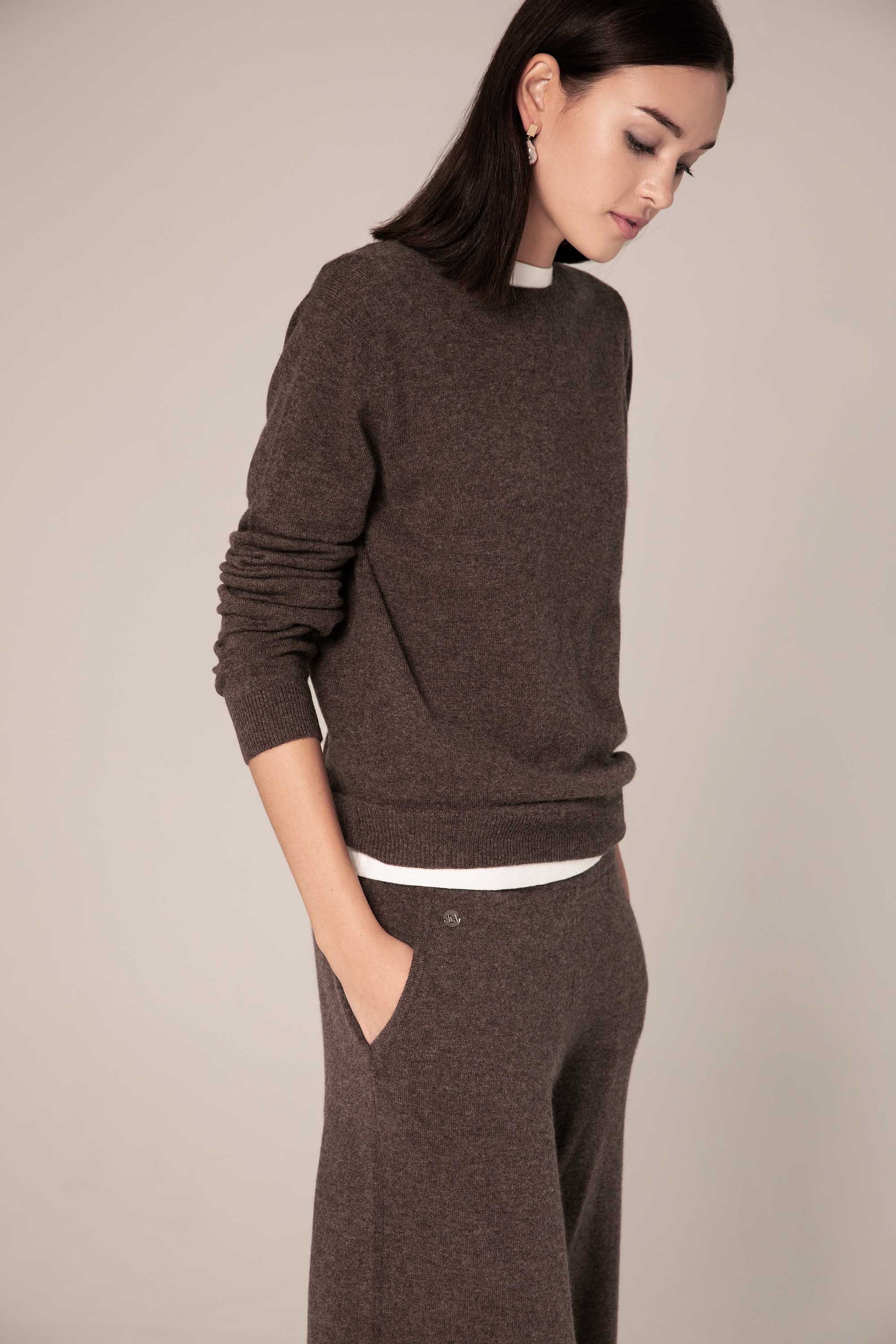The Cashmere Trousers in Acorn