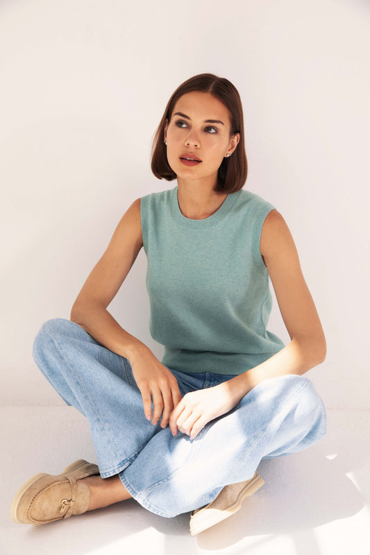 The Crew Top in Green Lily