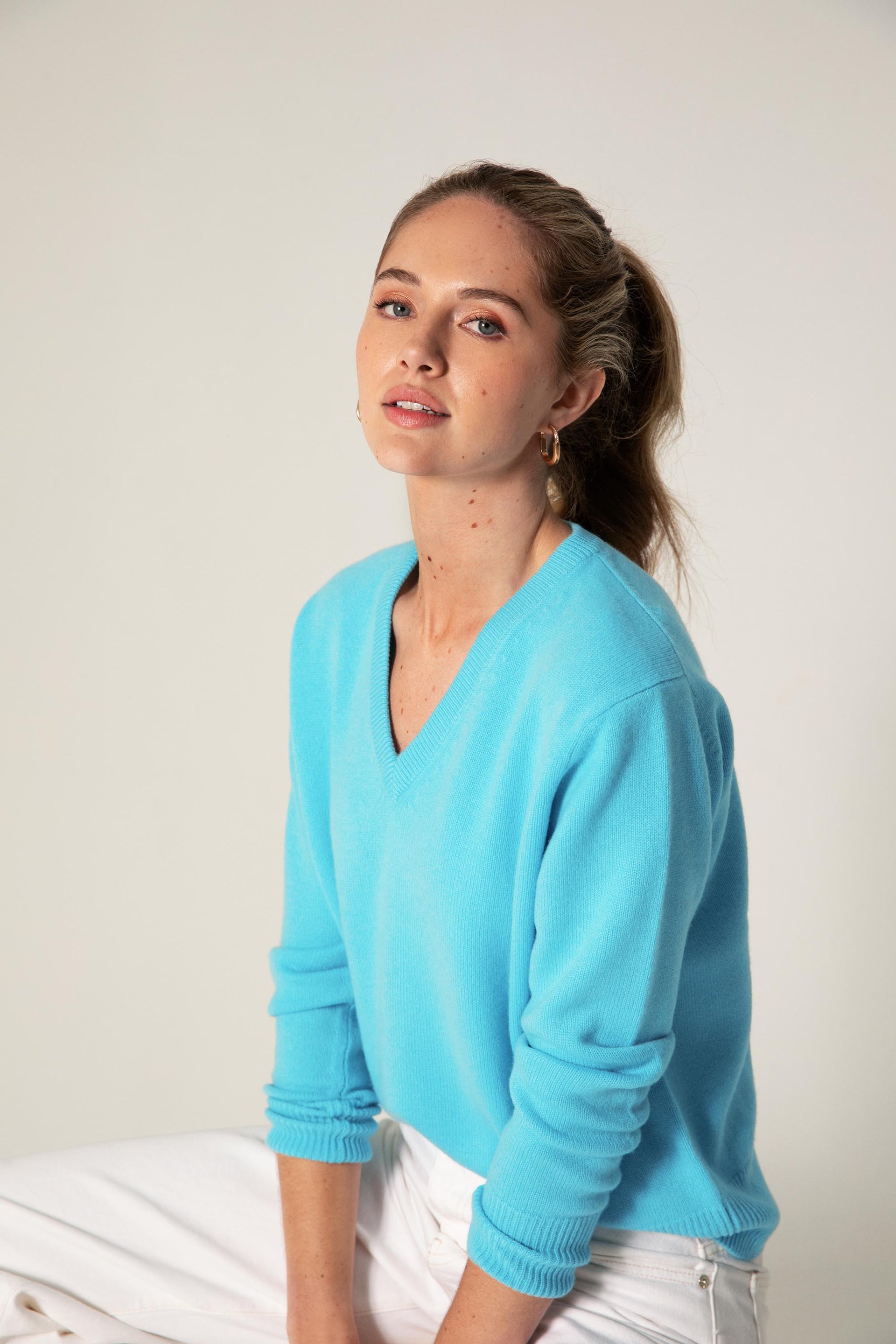 The Elevated Cashmere V Neck in Bambino