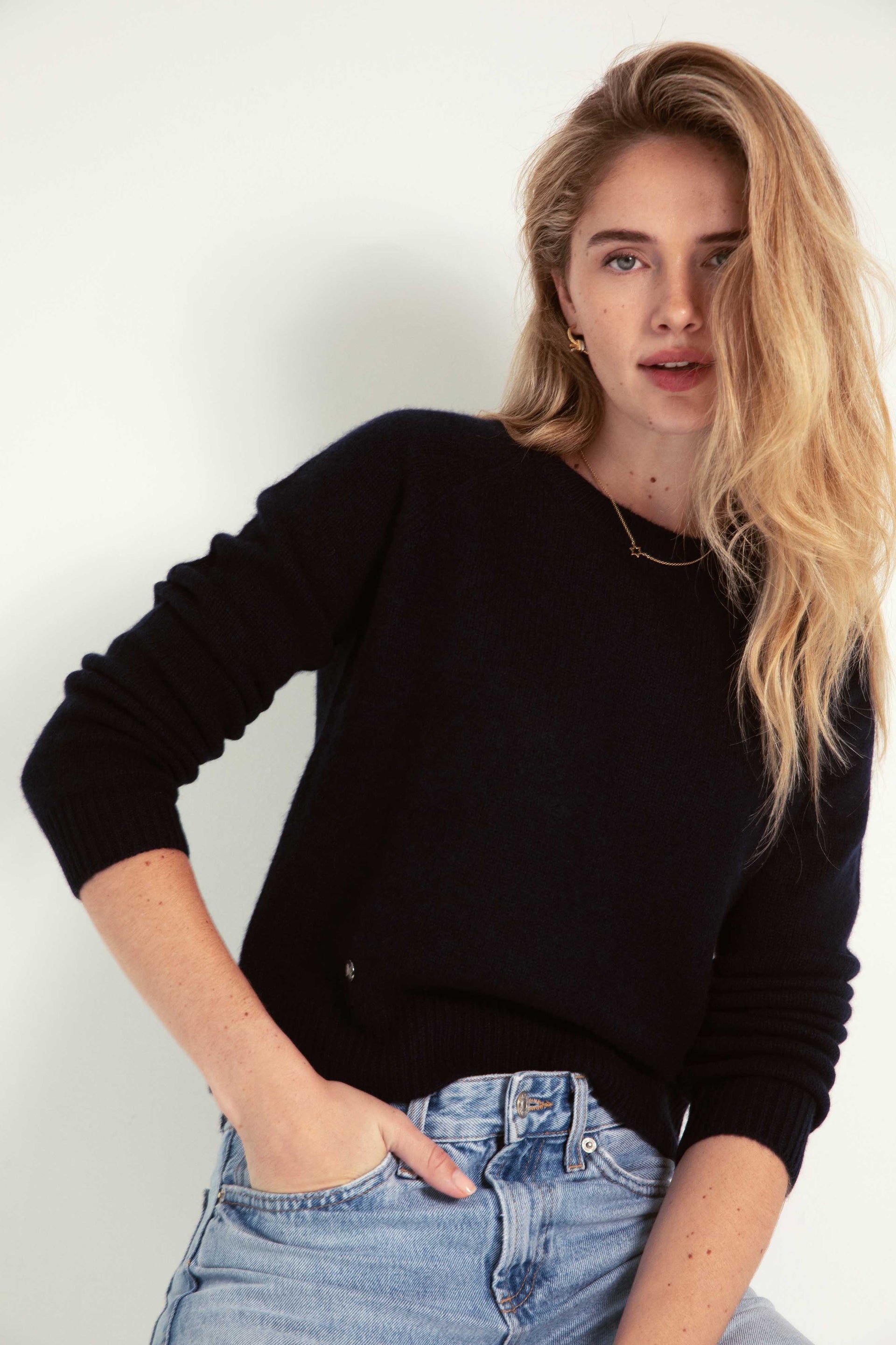 The Essential Cashmere Crew in Black