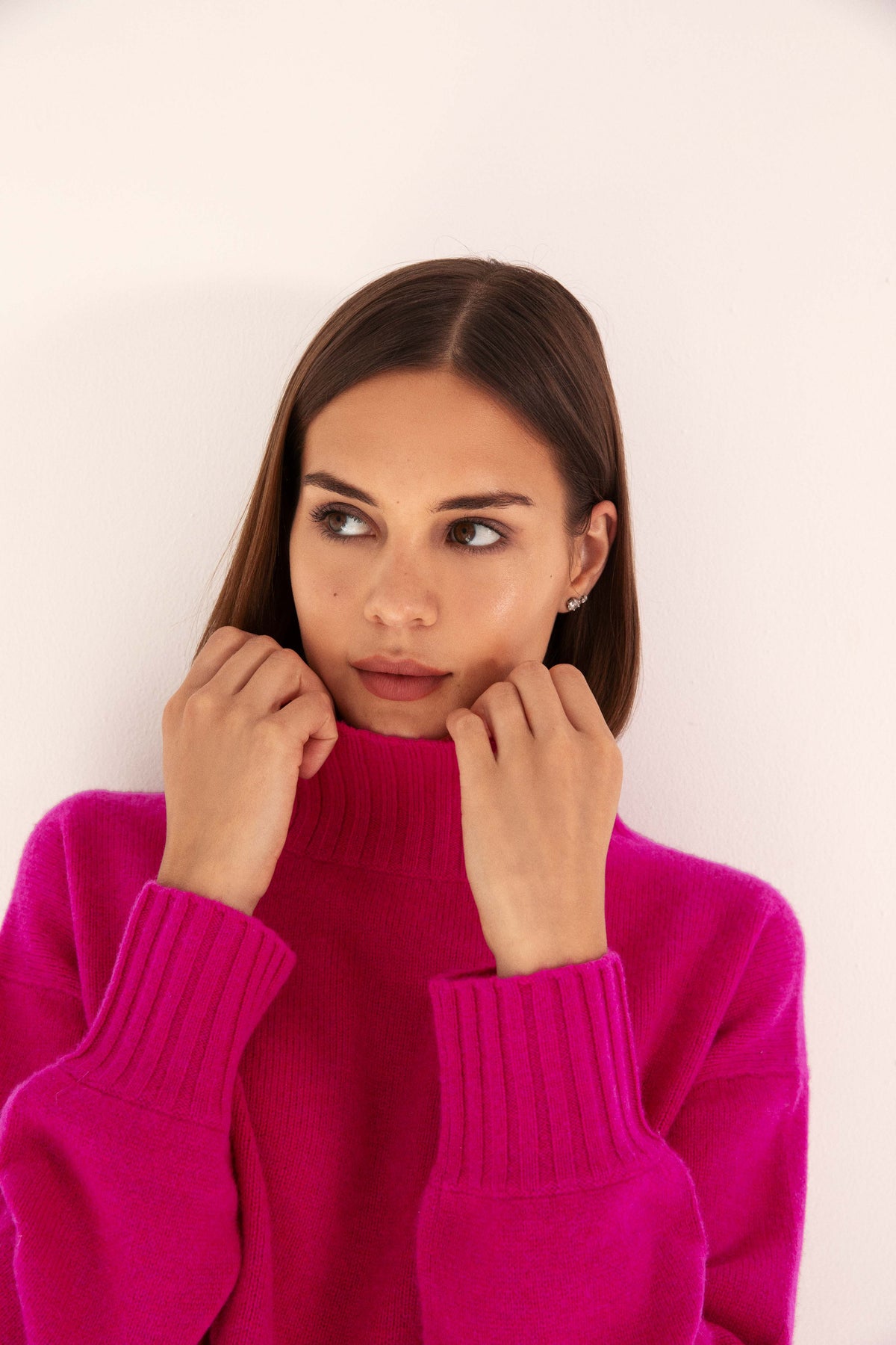 The Cashmere Easy Rollneck in Boysenberry