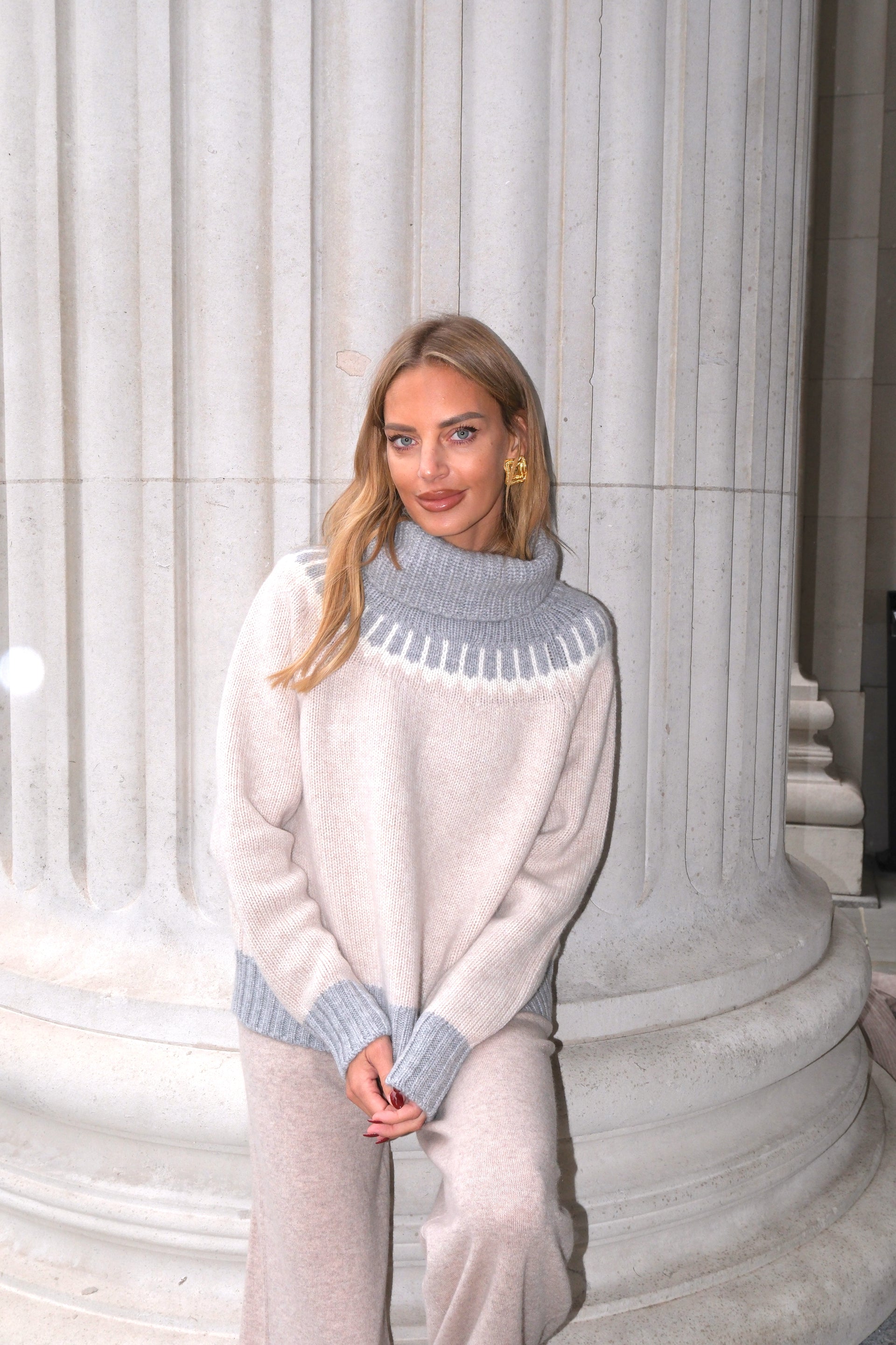 The Cashmere Loungers in Biscotti