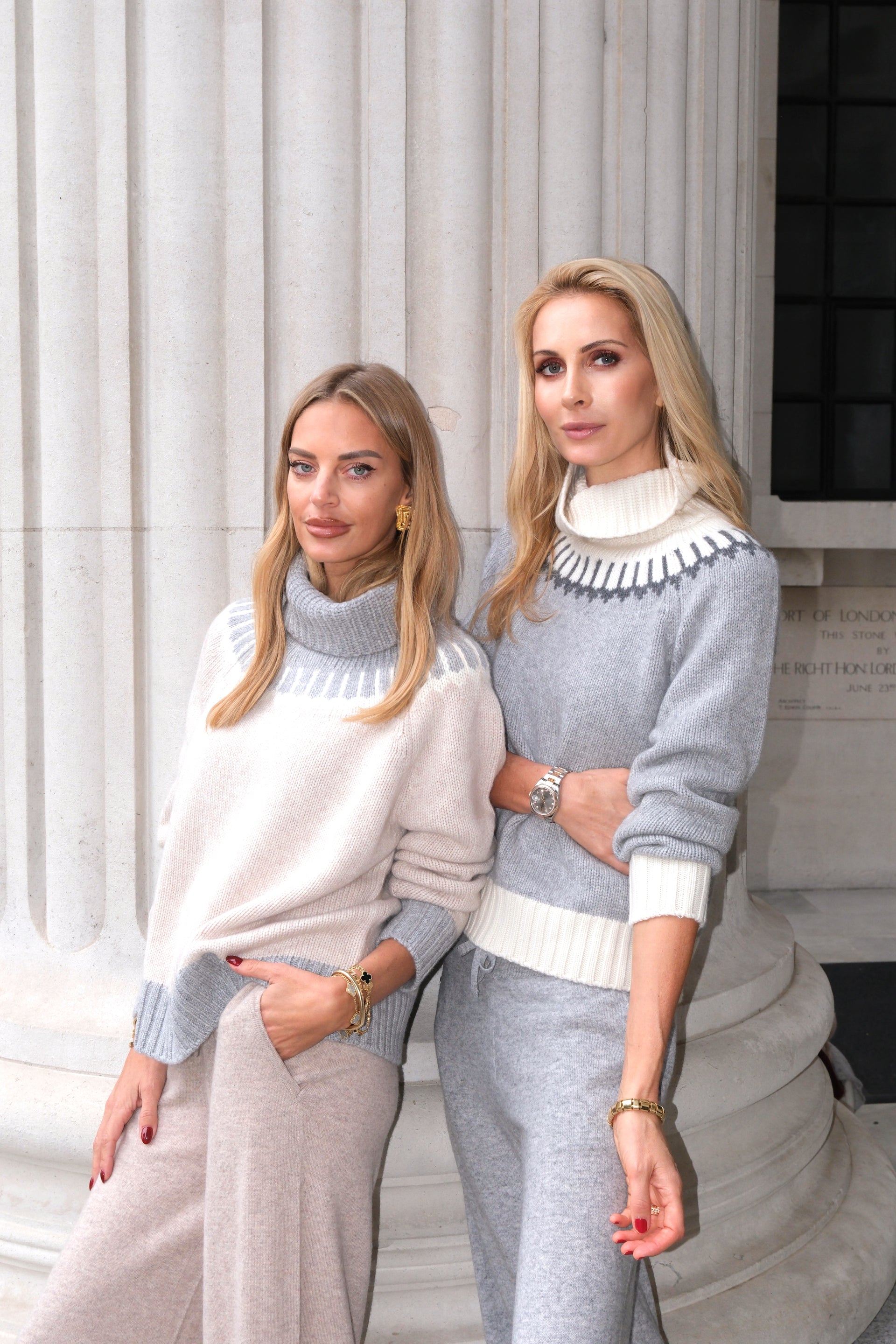 The Cashmere Loungers in Pebble